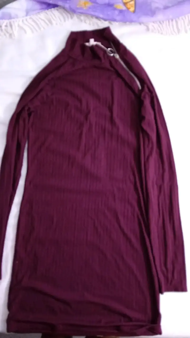 Vestido morado de manga larga