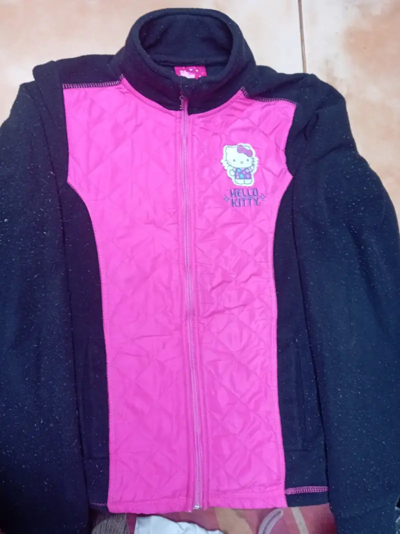 Chaqueta Hello Kitty negra y rosa - 1
