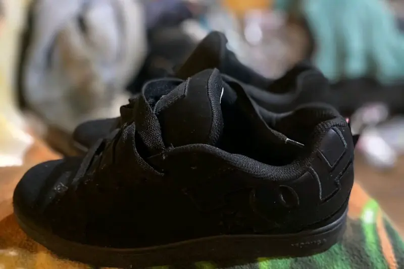 Zapatillas negras deportivas - 2
