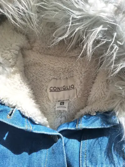 Abrigo jeans con capucha peluda - miniatura 2