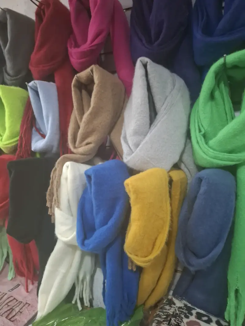 Bufandas de colores variados