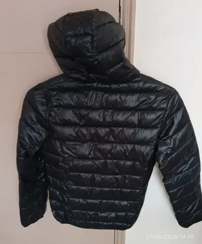 Chaqueta negra (niña) con gorro - miniatura 2