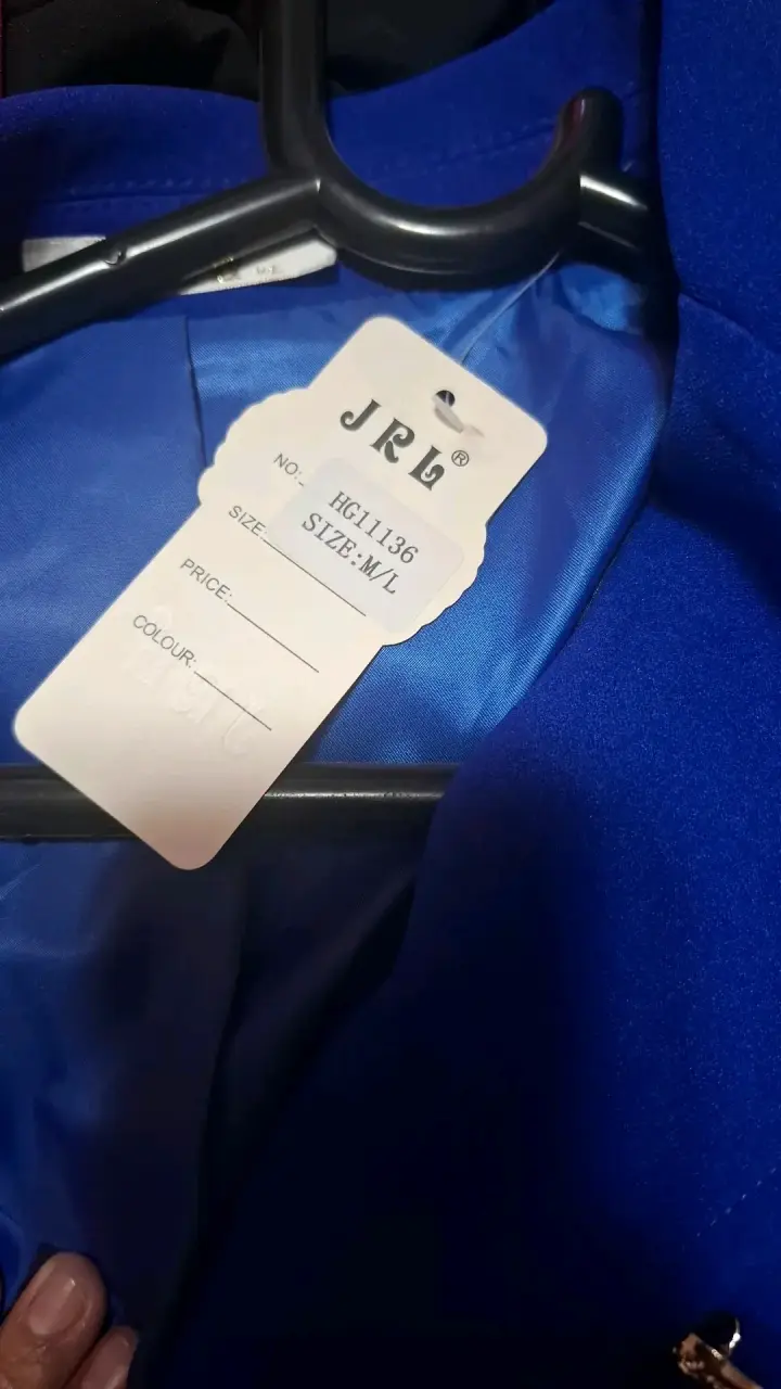 Blazer azul rey con botones dorados - 2