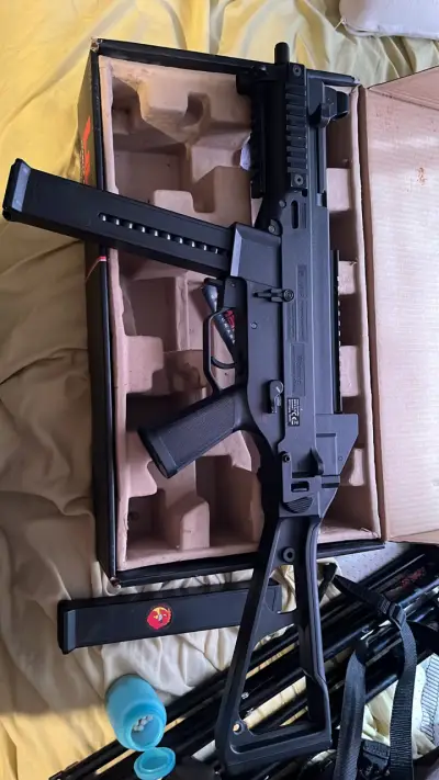 Réplica airsoft con accesorios - miniatura 2