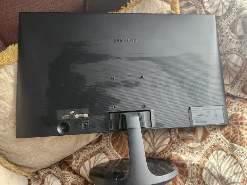 Monitor Samsung 24 pulgadas - 4