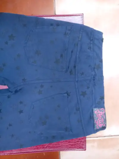 Pantalón azul con estrellas - miniatura 2