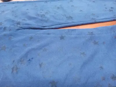Pantalón azul con estrellas - miniatura 3