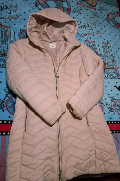Abrigo rosado con capucha, marca Opposite, talla M - miniatura 1