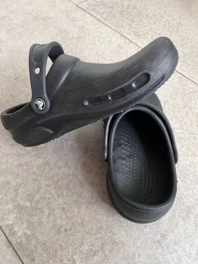 Crocs Zuecos negros de goma - miniatura 1