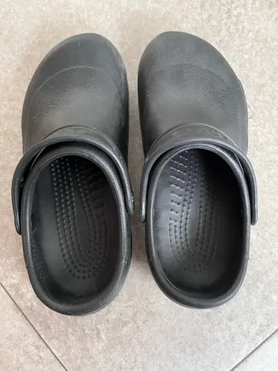 Crocs Zuecos negros de goma - miniatura 2