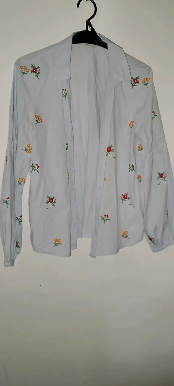 Camisa blanca bordada