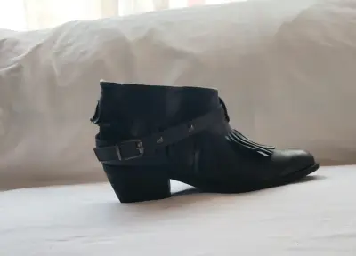Botines negros con flecos - miniatura 1