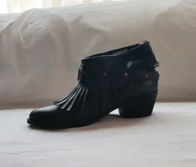Botines negros con flecos - miniatura 2