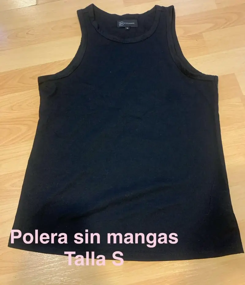 Polera sin mangas negra