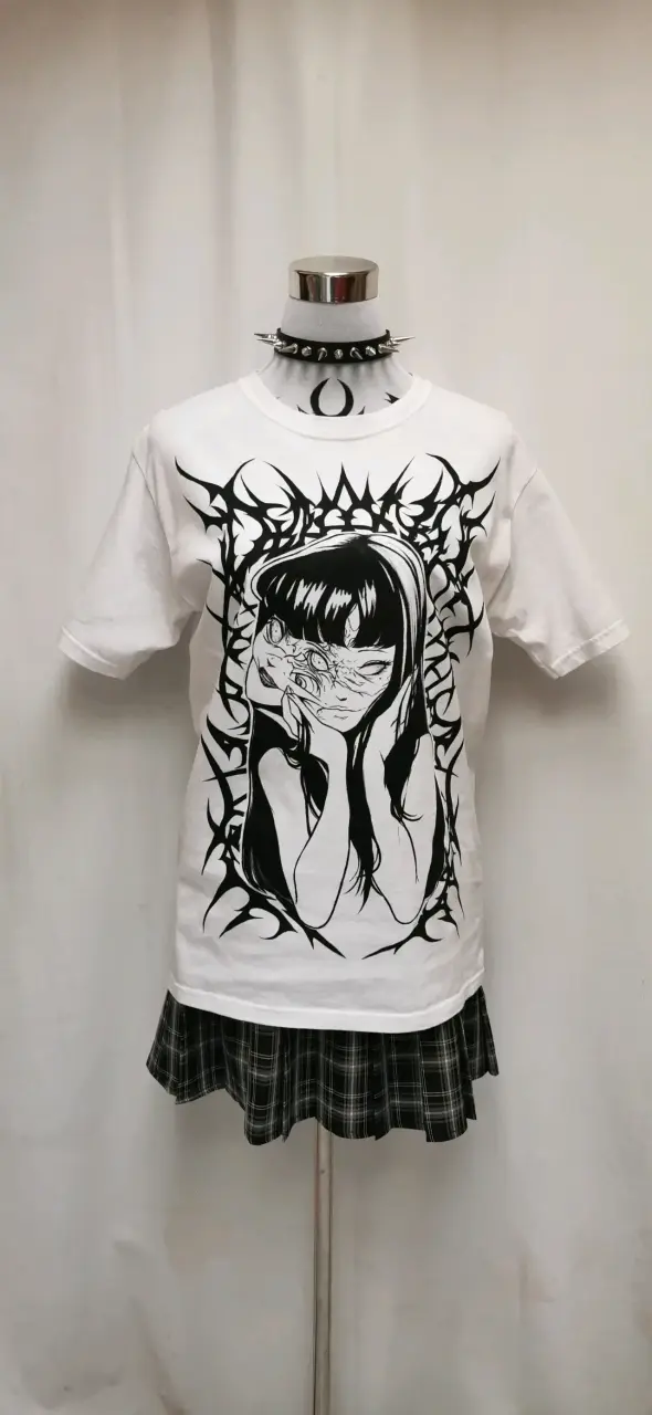 Polera JUNJI ITO pintada a mano - 1