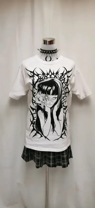 Polera JUNJI ITO pintada a mano - miniatura 1