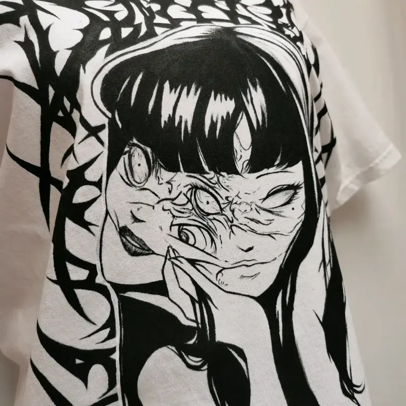 Polera JUNJI ITO pintada a mano - 2