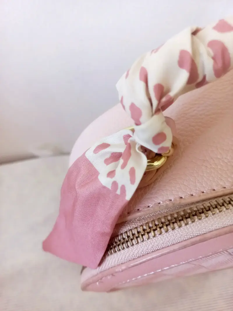 Bolso rosa con estampado geométrico - 4