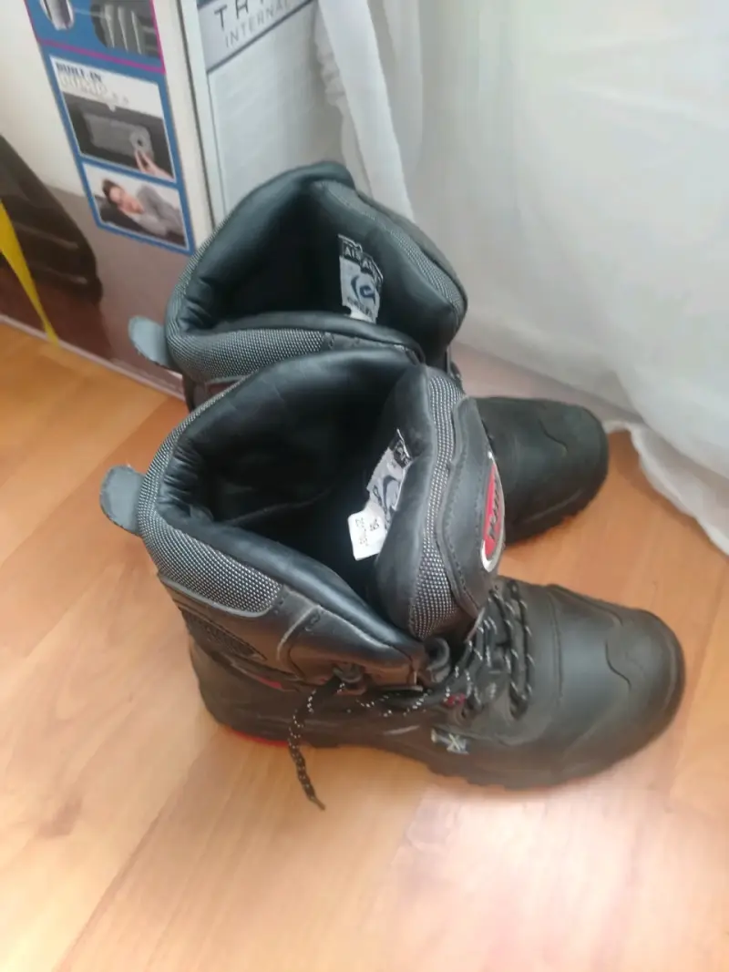 Botas de protección negras - 1