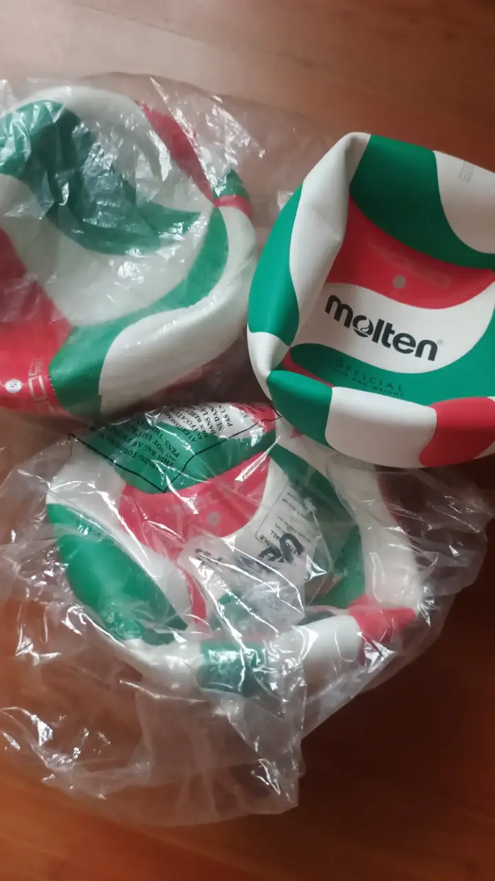 Pelotas de voleibol Molten nuevas - 1