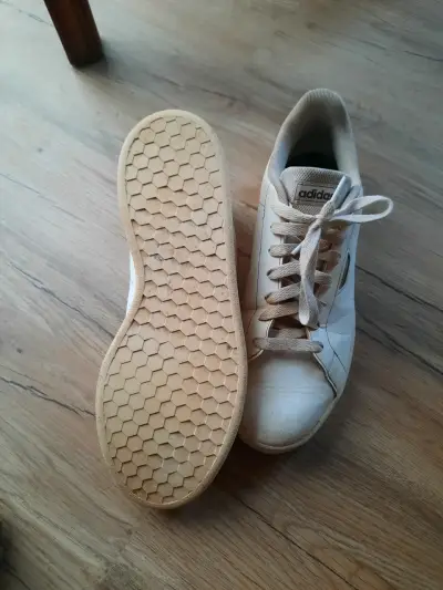 Zapatillas blancas Adidas usadas - miniatura 3