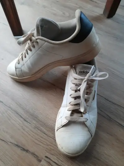 Zapatillas blancas Adidas usadas - miniatura 4