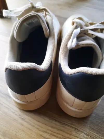 Zapatillas blancas Adidas usadas - miniatura 5