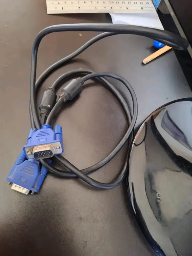 Monitor LED AOC  21 pulgadas 1600x900 VGA - 3