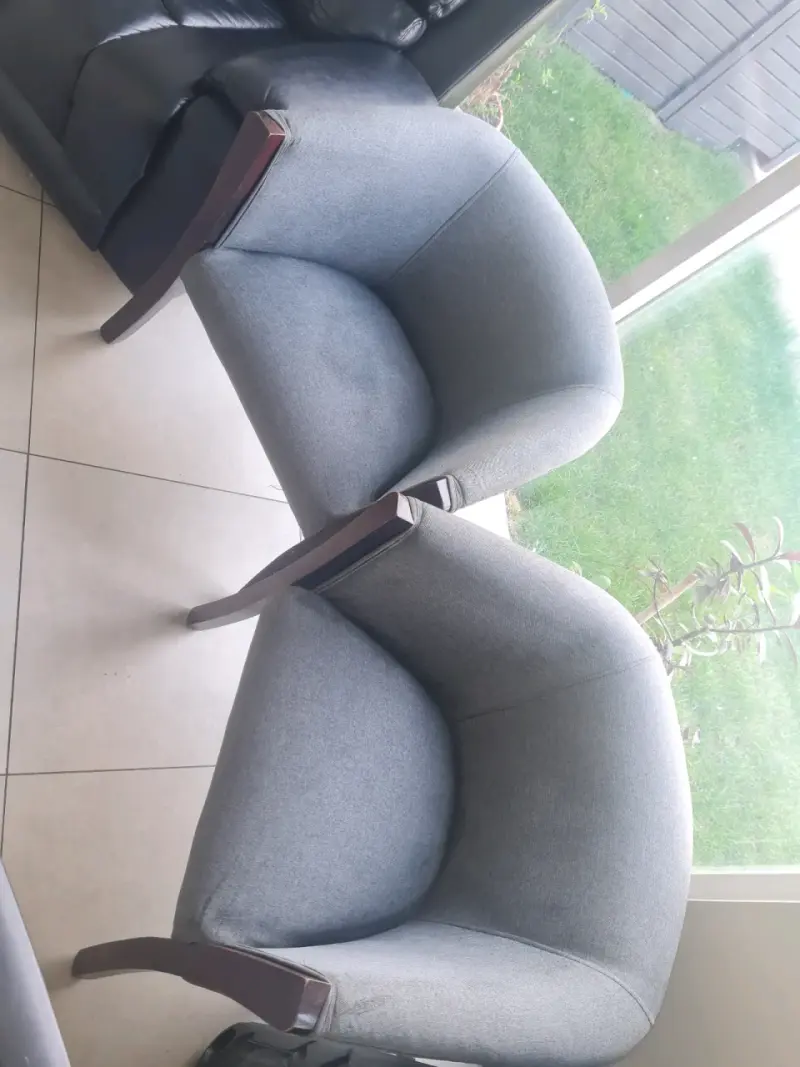 Sillas de tela grises modernas - 1