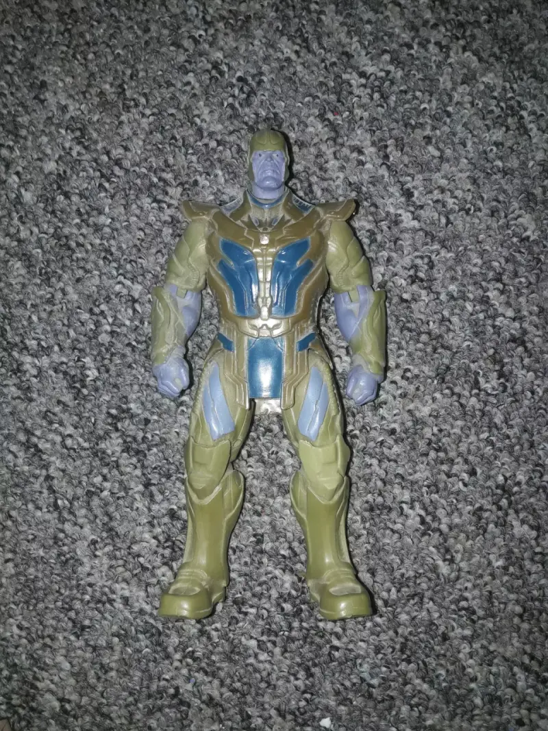 Figura de acción Thanos - 1