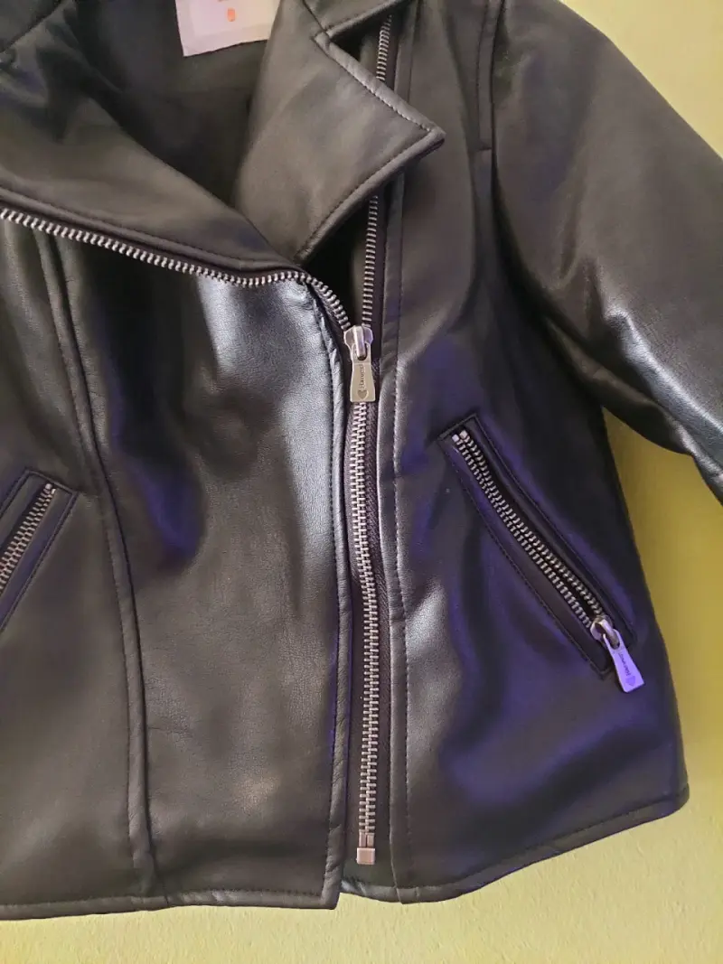 Chaqueta negra de cuero sintético - 2
