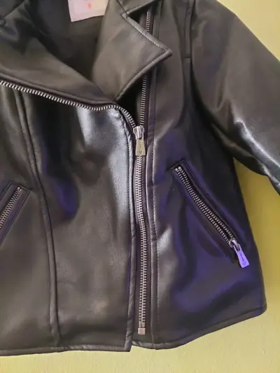 Chaqueta negra de cuero sintético - miniatura 2