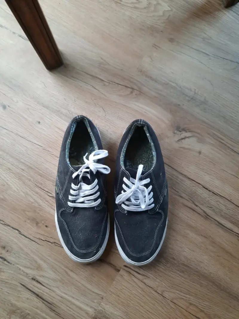 Zapatillas negras con cordones - 2