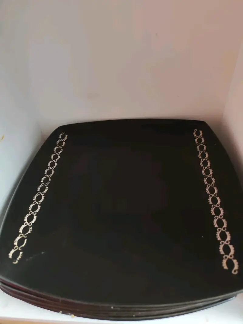 Juego de platos cuadrados - 2