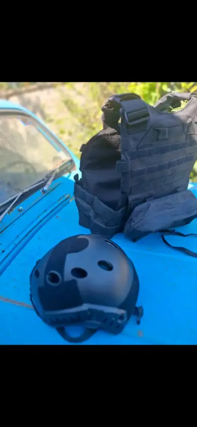 Airsoft chaleco y casco - miniatura 4