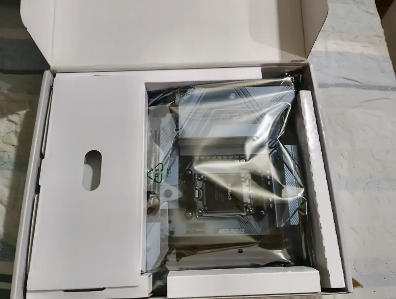 Placa madre ASRock X870 - 1