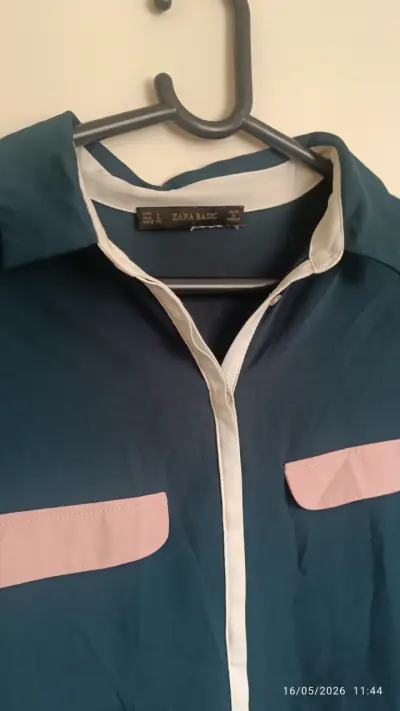 Blusa Zara azul con detalles rosados - miniatura 2