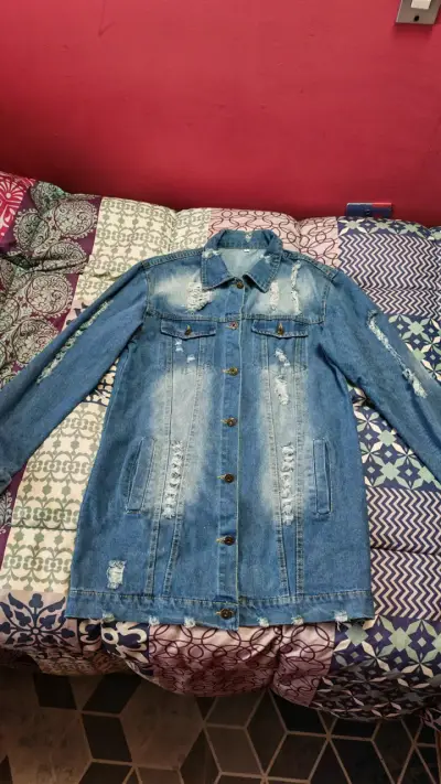 Chaqueta de mezclilla desgastada azul - miniatura 1