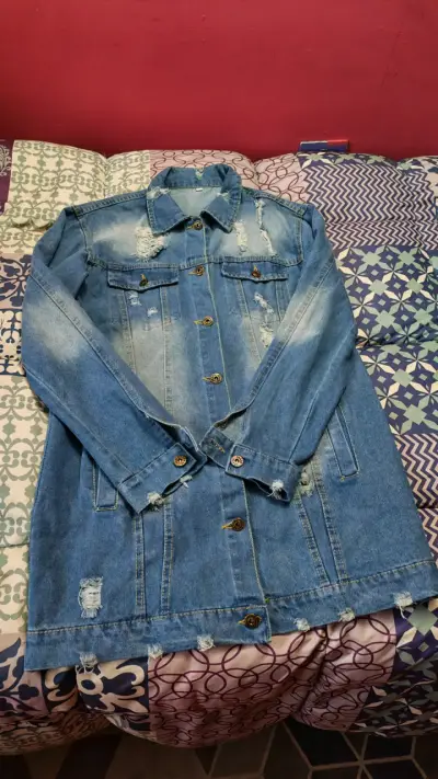 Chaqueta de mezclilla desgastada azul - miniatura 4