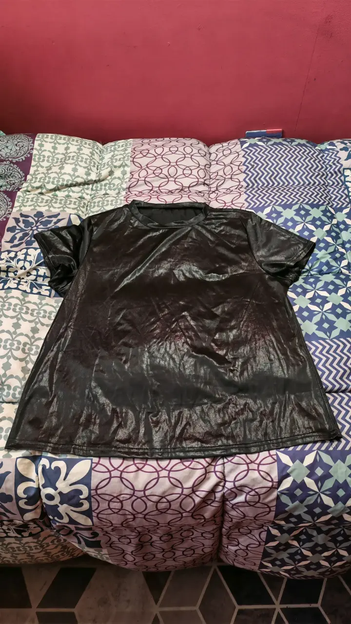 Polera negra brillante - 1