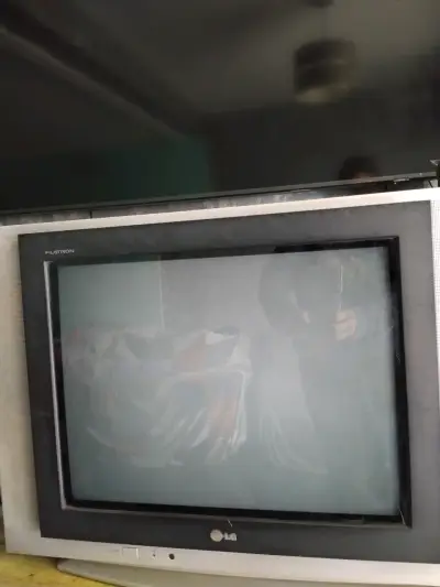 Televisor LG Flatron CRT - miniatura 1
