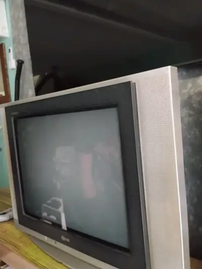 Televisor LG Flatron CRT - miniatura 2