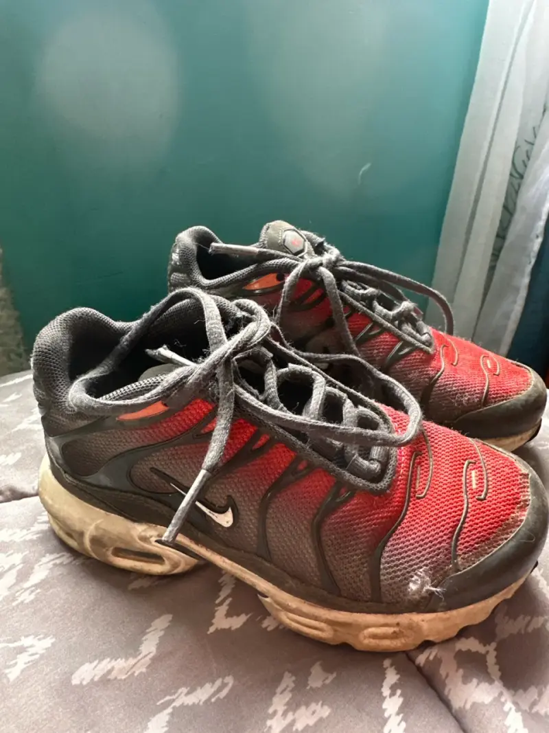 Zapatillas deportivas Nike air negras y rojas - 1