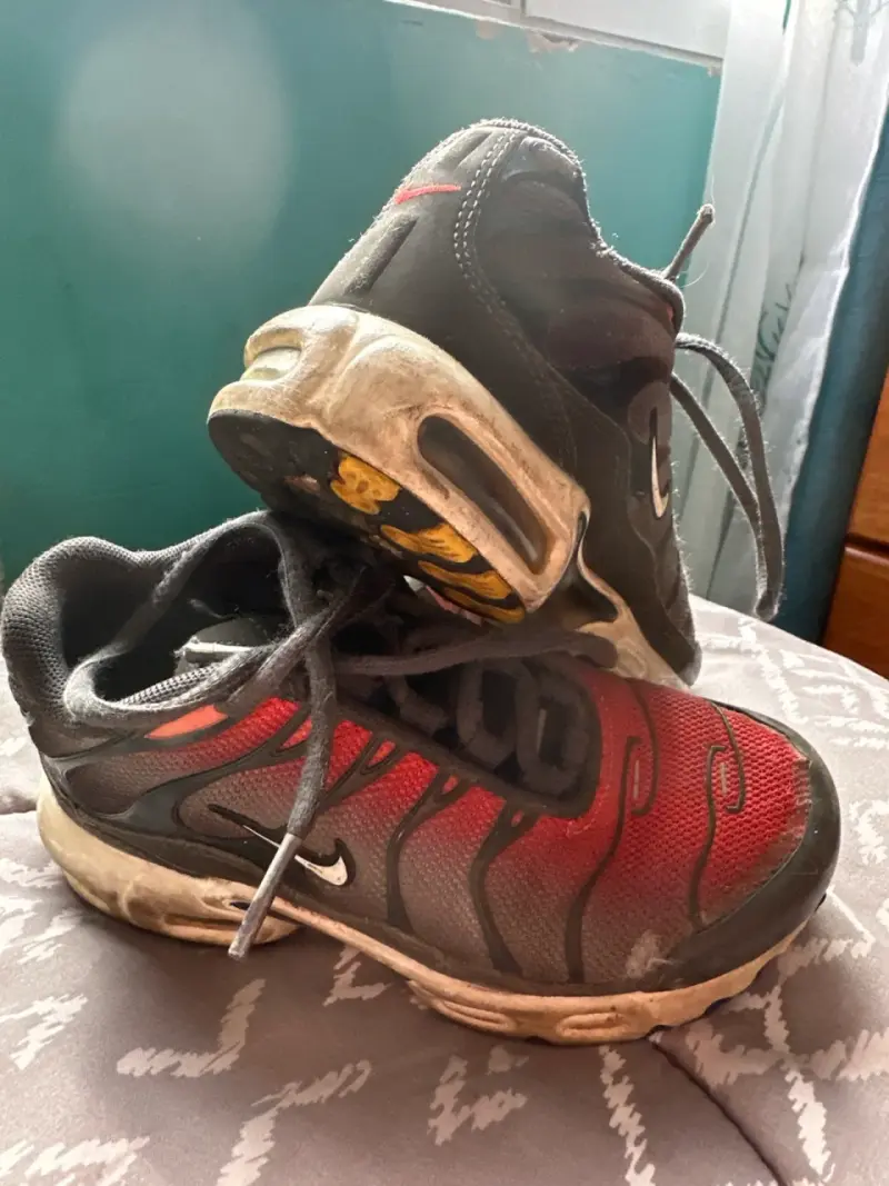 Zapatillas deportivas Nike air negras y rojas - 2