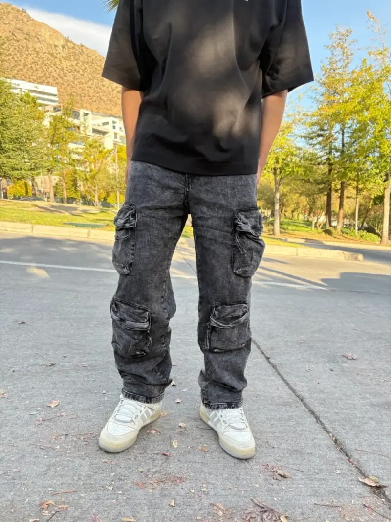 Jeans cargo oscuros - 1