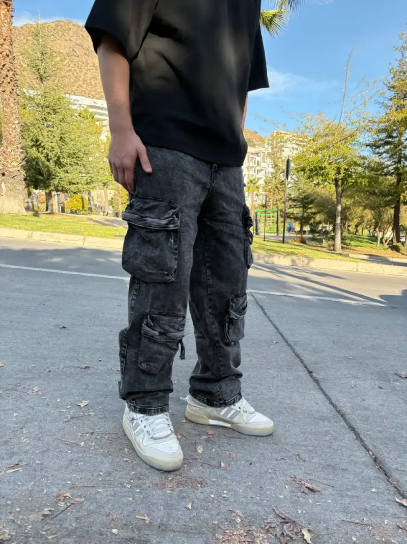 Jeans cargo oscuros - 3