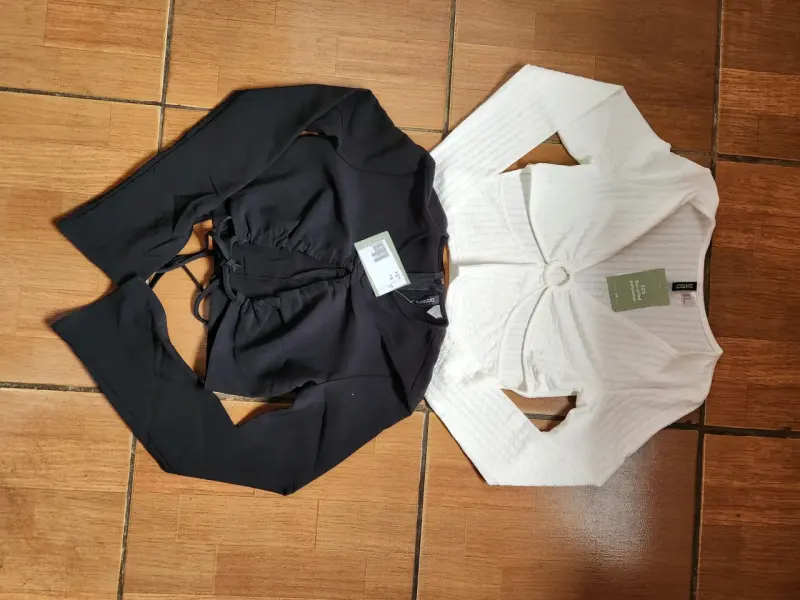 Set de tops negro y blanco