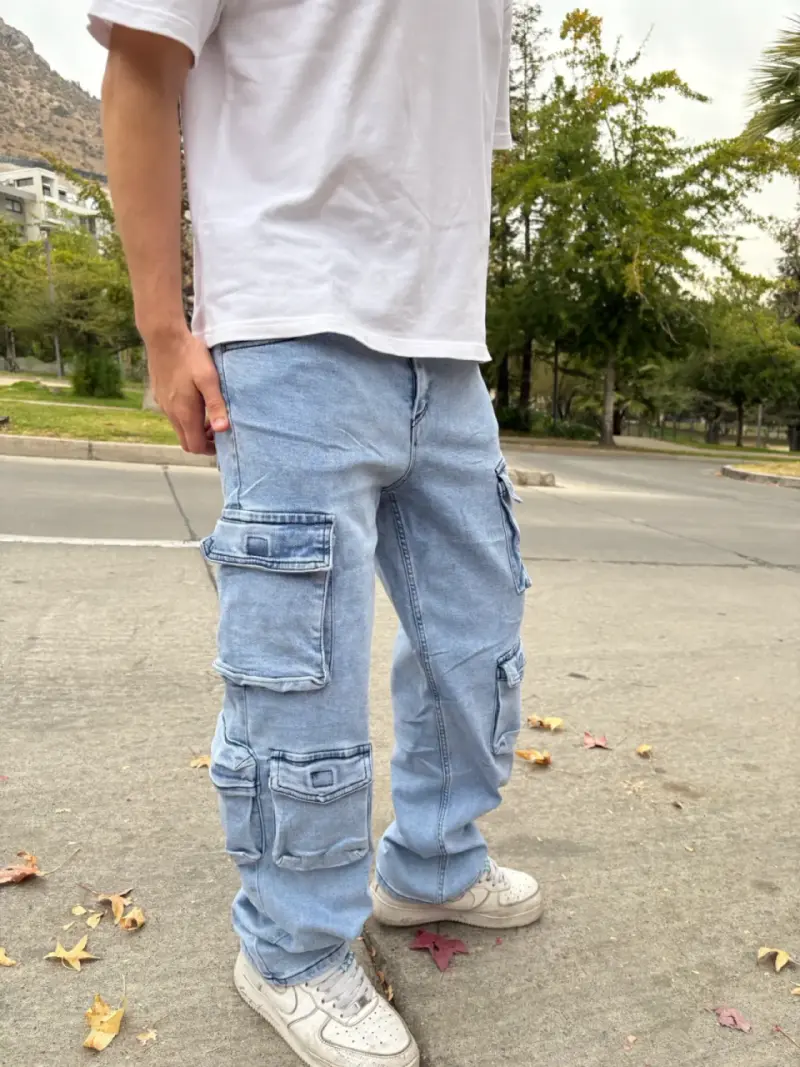 Jeans cargo celestes hombre - 1