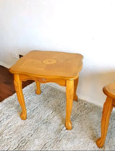 Mesa auxiliar de madera tallada - miniatura 2