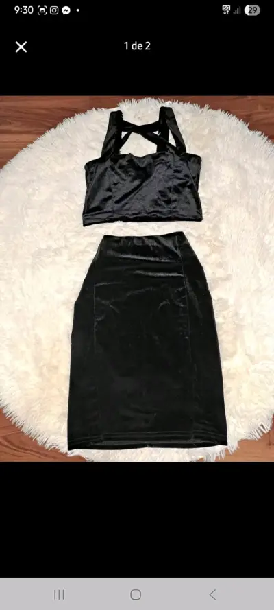 Chaqueta negra con capucha de peluche - miniatura 4